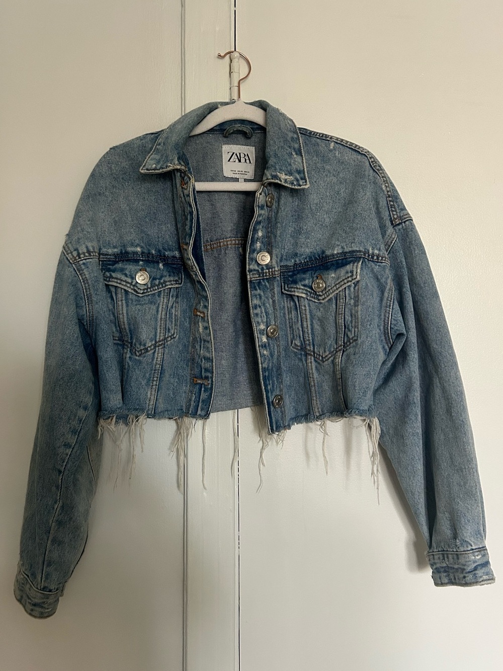 ZARA Washed Light Blue Cropped Denim Jacket with Frayed Hem